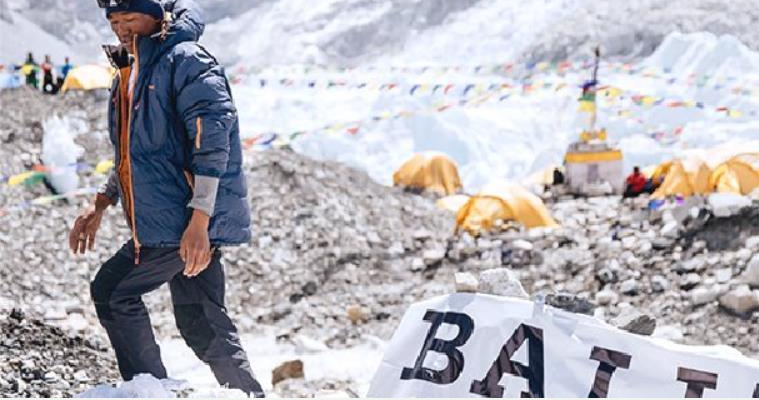 瑞士奢侈品牌 Bally 派出的项目组从珠穆朗玛峰上清理了2吨垃圾！