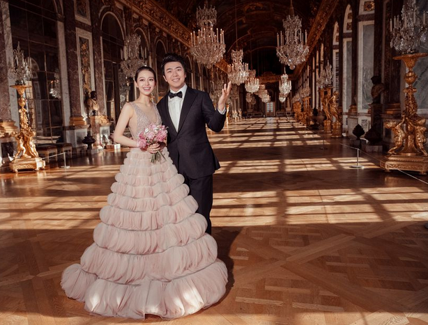 凡尔赛宫中的婚纱照