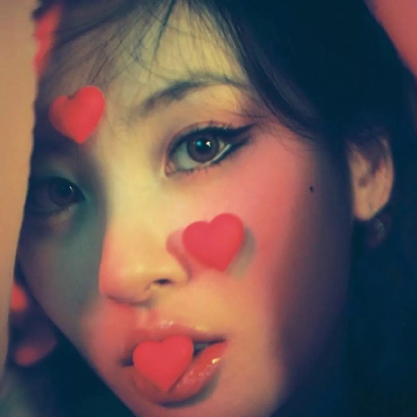宣美 红心大眼妆