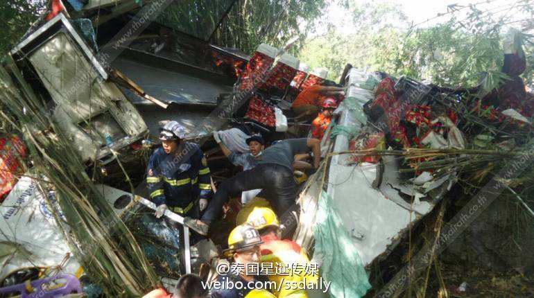 再出安全事故 载中国游客大巴在泰国清迈侧翻