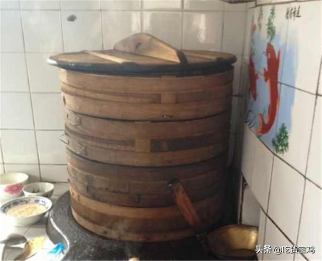 老外在中国吃包子,心疼他的外国朋友:他们没有包子吃