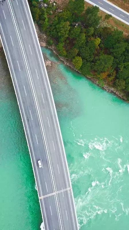 中国唯一不收费高速公路，5小时能看遍世间最美风景