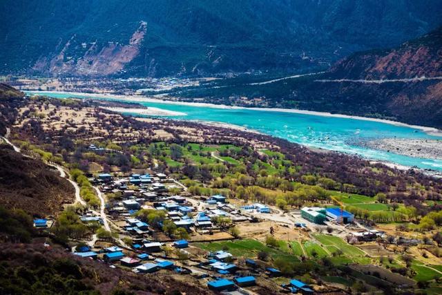中国唯一不收费高速公路,5小时能看遍世间最美风景
