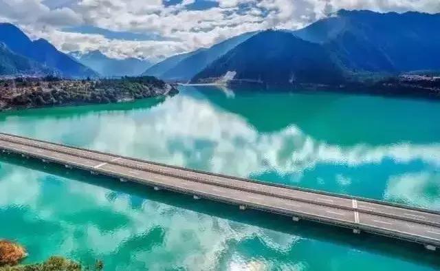 中国唯一不收费高速公路,5小时能看遍世间最美风景