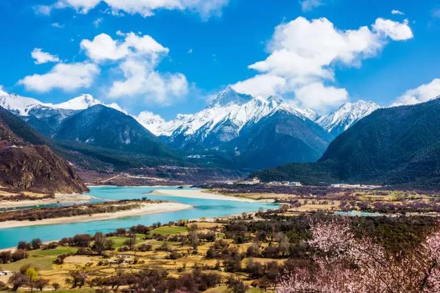 中国唯一不收费高速公路，5小时能看遍世间最美风景