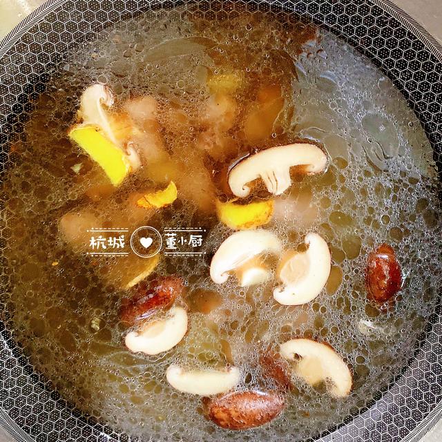 豆腐配花蛤,成就一锅神仙汤,美味清淡健康少油,多吃也不怕胖!