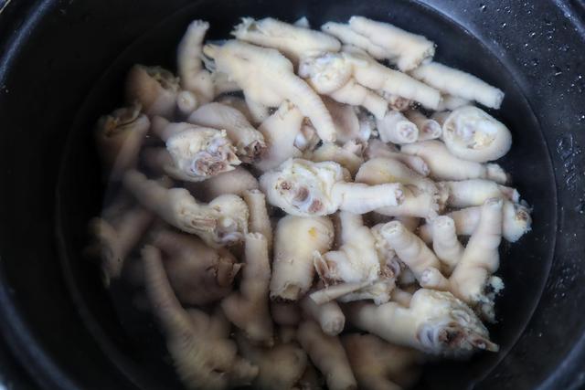 爱吃蒜香鸡爪快收藏,做法配料全告诉你,喷香Q弹,学会不用买了