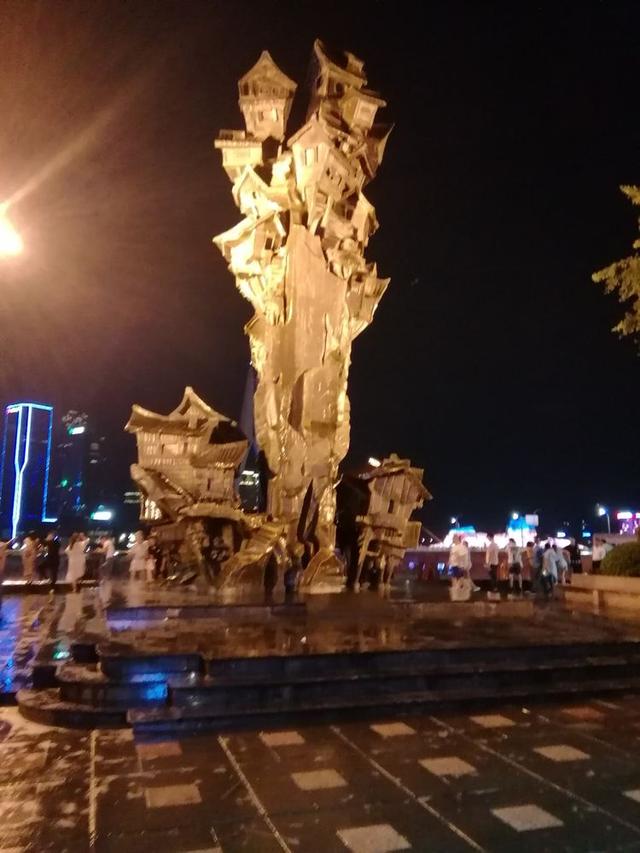 八月,穿越那片花海那湾水