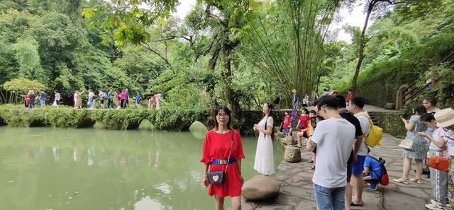 八月,穿越那片花海那湾水