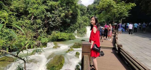 八月,穿越那片花海那湾水