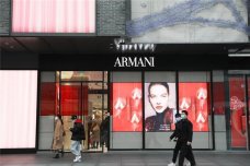 奢侈品行业遭遇“冰封”：关店停产、大秀停摆