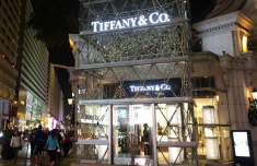 奢侈品业今年或损失700亿欧元，罗永浩直播将卖施华洛世奇与潘多拉